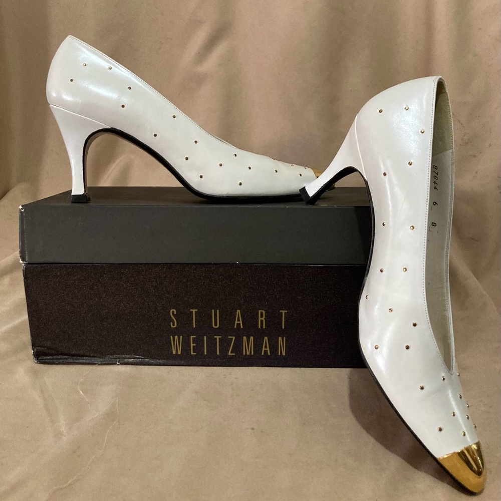 Stuart Weitzman  White Pearl Leather Gold Pumps Size 6